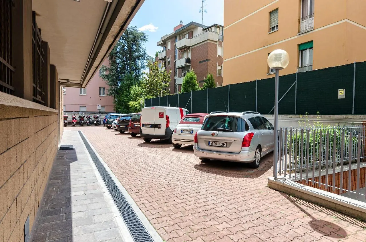Aemilia Apartment Bologna 0*,